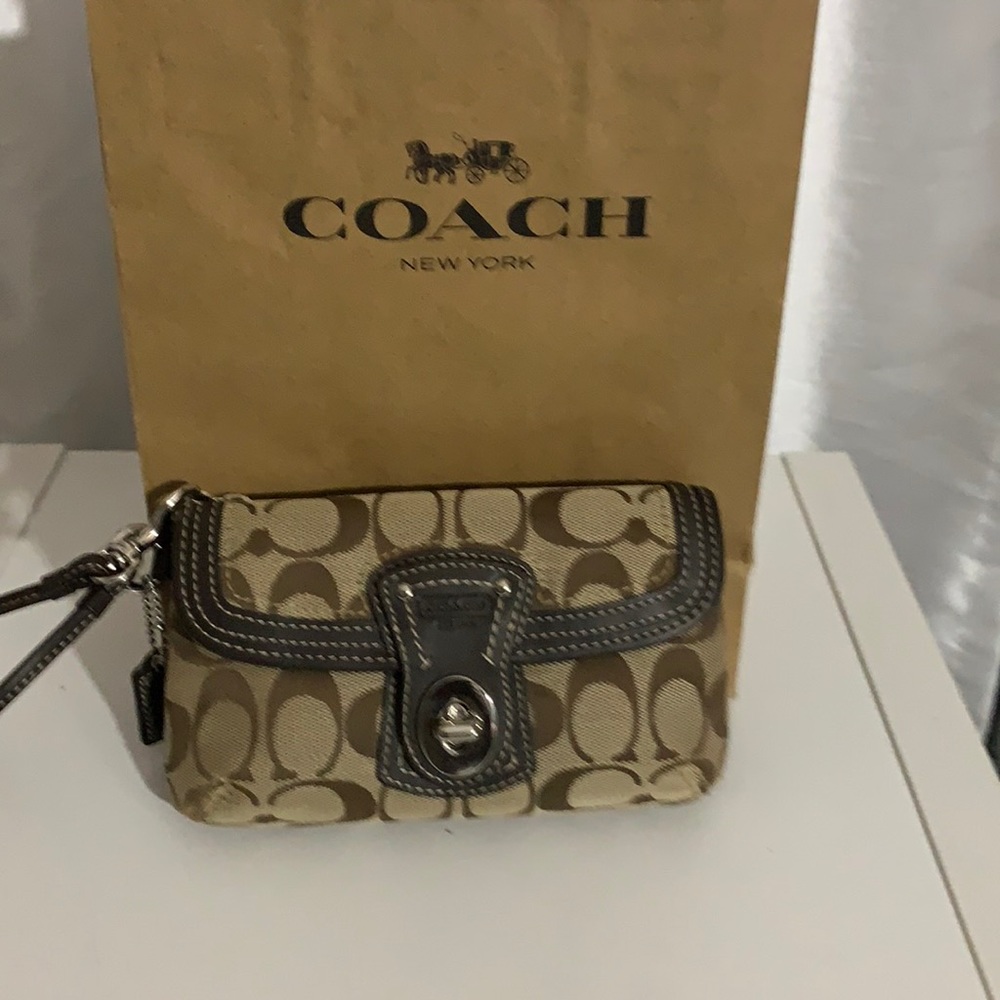(SOLD) Coach signature brown & tan wristlet